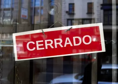 La cantidad de locales vac�os en los corredores comerciales porte�os se dispar� con fuerza