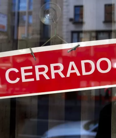 La cantidad de locales vac�os en los corredores comerciales porte�os se dispar� con fuerza