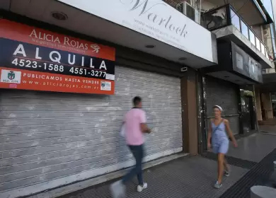 La cantidad de locales vac�os en los corredores comerciales porte�os se dispar� con fuerza