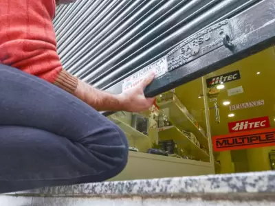 La cantidad de locales vac�os en los corredores comerciales porte�os se dispar� con fuerza