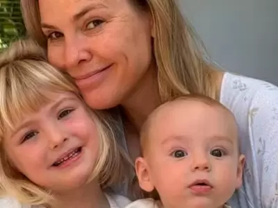 Muni Seligmann junto a sus hijos