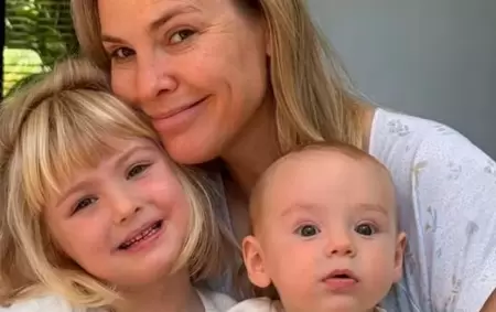 Muni Seligmann junto a sus hijos