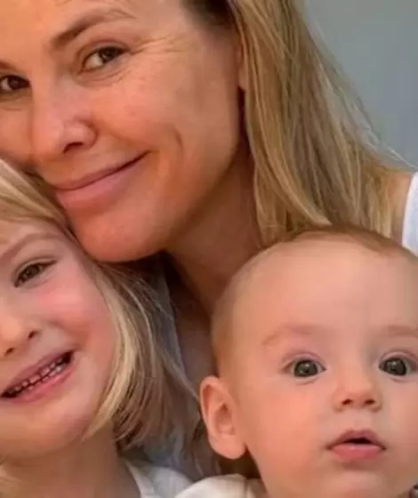 Muni Seligmann junto a sus hijos