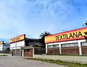 Textilana es la planta marplatense que elabora ropa para la marca Mauro Sergio.