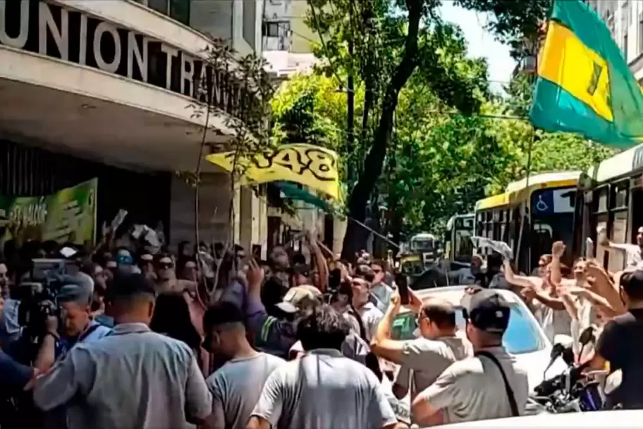 Los trabajadores de la L�nea 148 protestaron ante las empresas, la UTA y organismos estatales, para manifestar su reclamo.