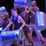 STOMP vuelve a Buenos Aires: tachos, escobas y pura energ�a en un show que convirti� el ritmo en espect�culo mundial