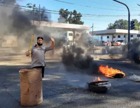 Trabajador de la l�nea 148 en pie de lucha