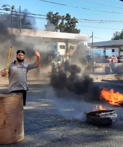 Trabajador de la l�nea 148 en pie de lucha