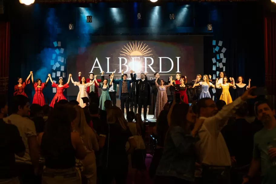Alberdi, el Musical se despide con tres funciones en el Teatro Regina.