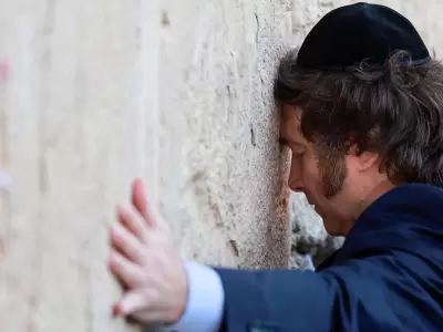 Javier Milei en el muro de los lamentos