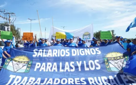 Trabajadores y delegados de todo el pa�s de la Uni�n Argentina de Trabajadores Rurales y Estibadores (UATRE)