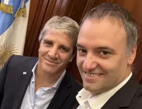 Toto Caputo y Manuel Adorni