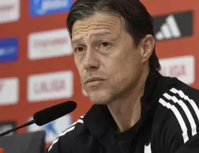 Mat�as Almeyda se anim� a hablar del mundo cuando pocos se la juegan.