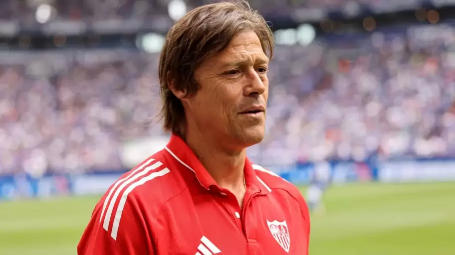 Mat�as Almeyda es el entrenador del Sevilla de Espa�a.