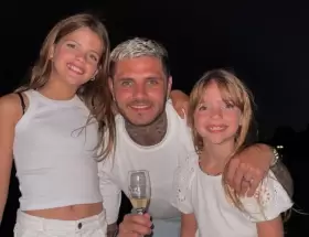 Mauro Icardi y sus hijas Isabella y Francesca.