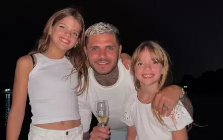 Mauro Icardi y sus hijas Isabella y Francesca.