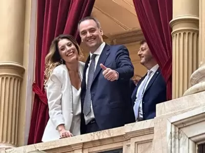 Bettina Angeletti y Manuel Adorni