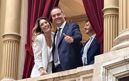 Bettina Angeletti y Manuel Adorni