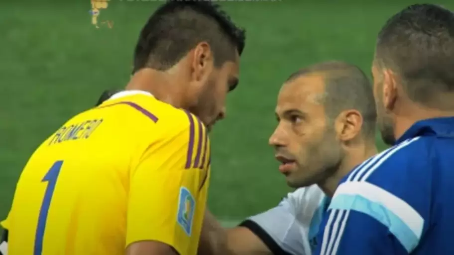 El momento exacto en el que Javier Mascherano le dice a "Chiquito" Romero que se va a convertir en héroe.