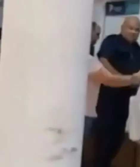 Una mujer estall� en plena ventanilla cuando intentaba pagar una factura vencida.