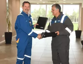 Horacio Mar�n encabez� una recorrida en Loma Campana junto al CEO global de SLB