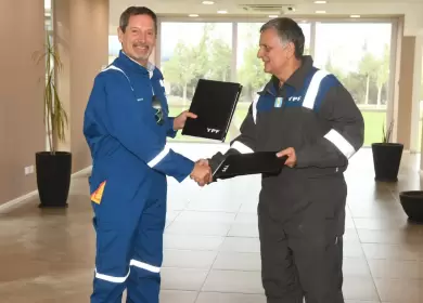 Horacio Mar�n encabez� una recorrida en Loma Campana junto al CEO global de SLB