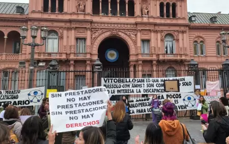 Personas con discapacidad, familias y prestadores denunciaron agresiones policiales en una protesta contra el ajuste del sector