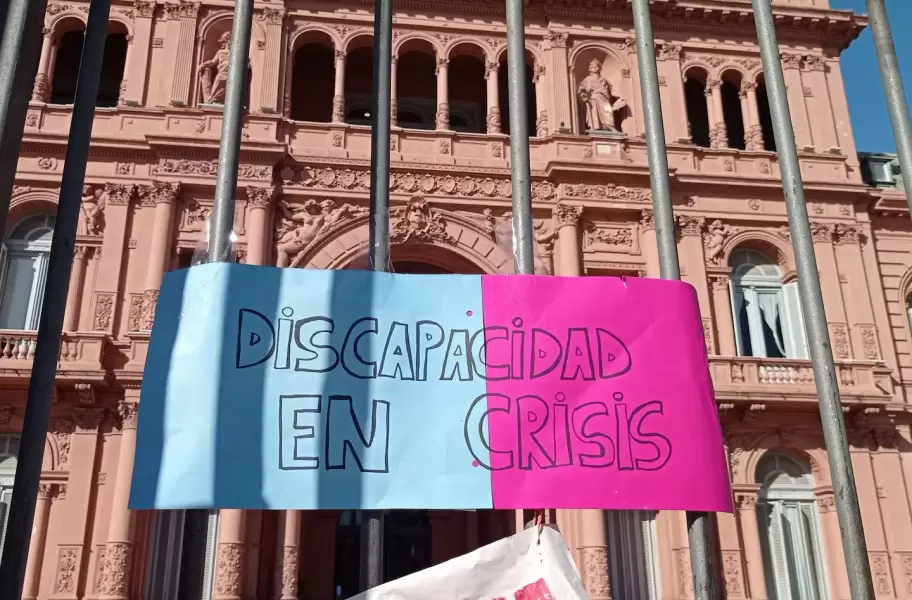 Personas con discapacidad, familias y prestadores denunciaron agresiones policiales en una protesta contra el ajuste del sector