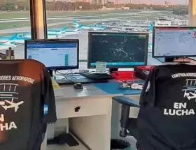 Controladores a�reos exigen mejoras salariales