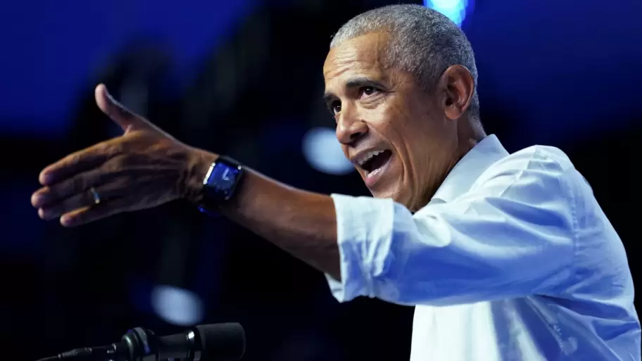 Barack Obama revel� que los aliens existen y motiv� a Donald Trump a que lo critique por filtrar informaci�n confidencial.