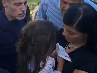 Apareci� con vida Esmeralda, la nena de dos a�os que moviliz� a C�rdoba