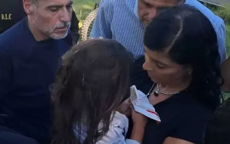 Apareci� con vida Esmeralda, la nena de dos a�os que moviliz� a C�rdoba
