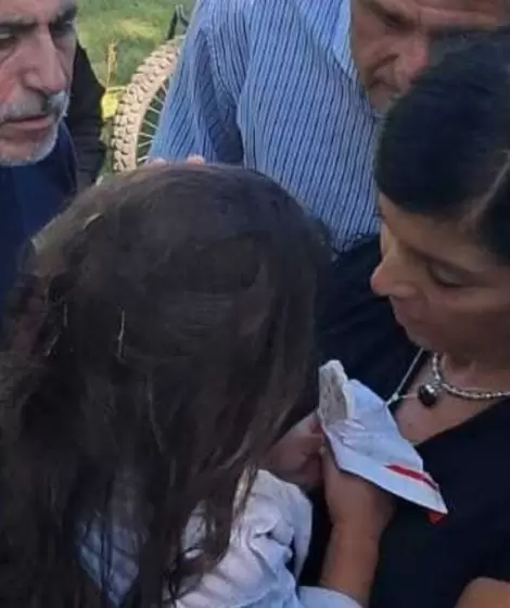 Apareci� con vida Esmeralda, la nena de dos a�os que moviliz� a C�rdoba