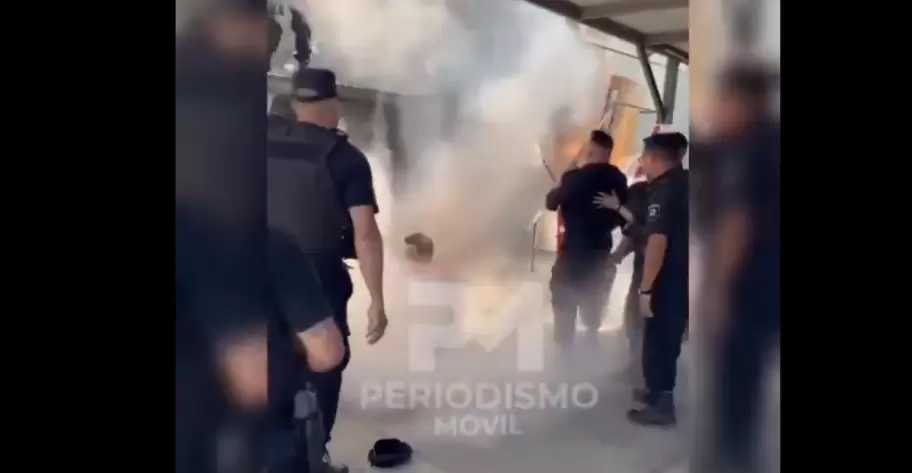 Desesperado un hombre se prendi� fuego en Rosario, cansado de que no le paguen su salario