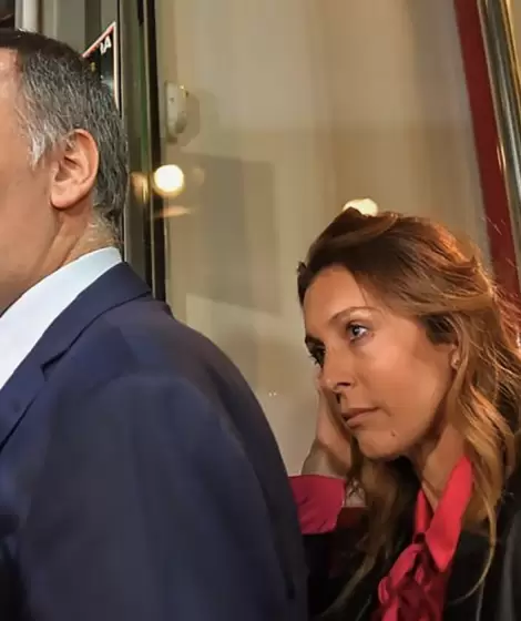 Bettina Angeletti y Manuel Adorni