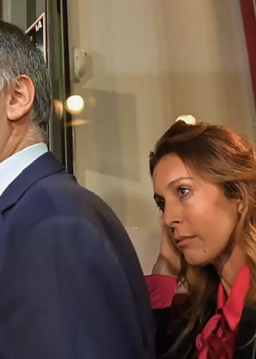 Bettina Angeletti y Manuel Adorni