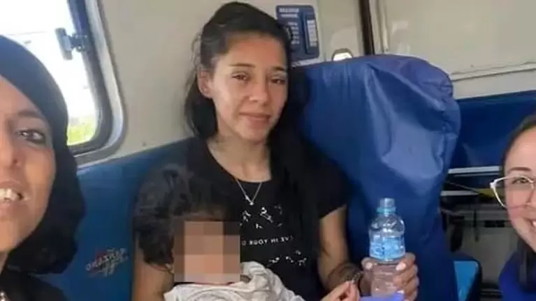 Tania L�pez y su hijita