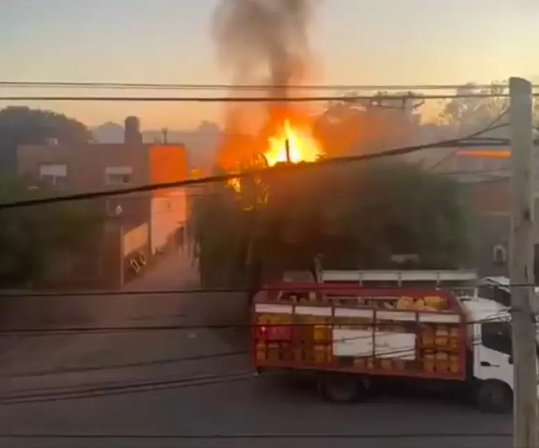 El incendio en un dep�sito de garrafas
