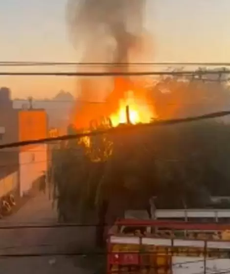 El incendio en un dep�sito de garrafas