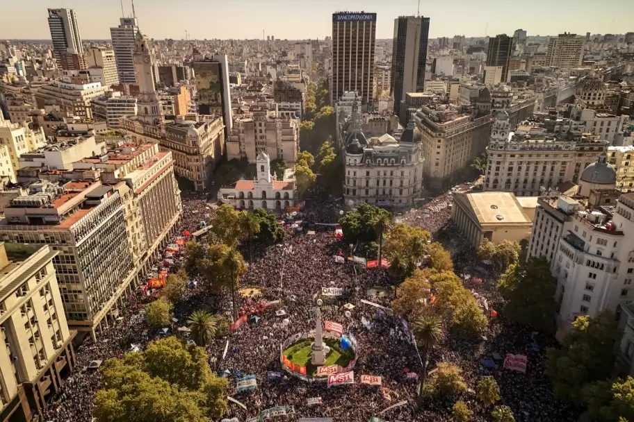 Concurrieron un mill�n de personas a Plaza de Mayo. Foto: drone SipreBa