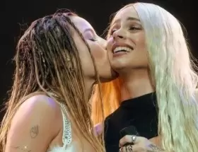 Emilia Mernes y Tini Stoessel