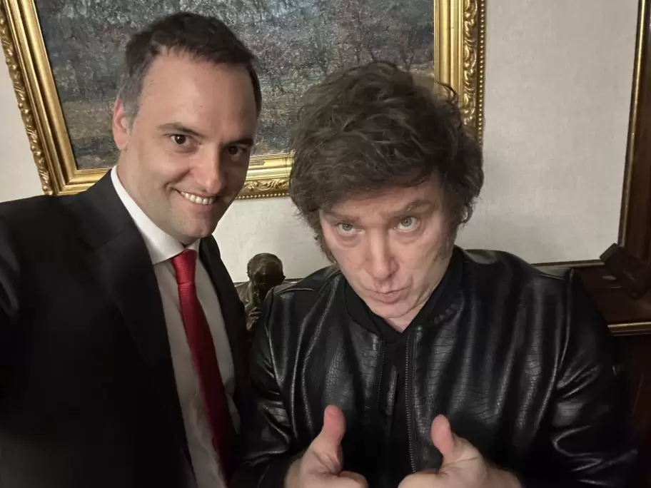 Manuel Adorni y Javier Milei