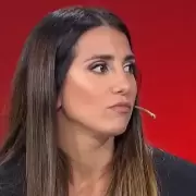 Cinthia Fern�ndez volvi� a cruzar con dureza a Daniela Vera: "Sos una vaga, solt� y and� a terapia"