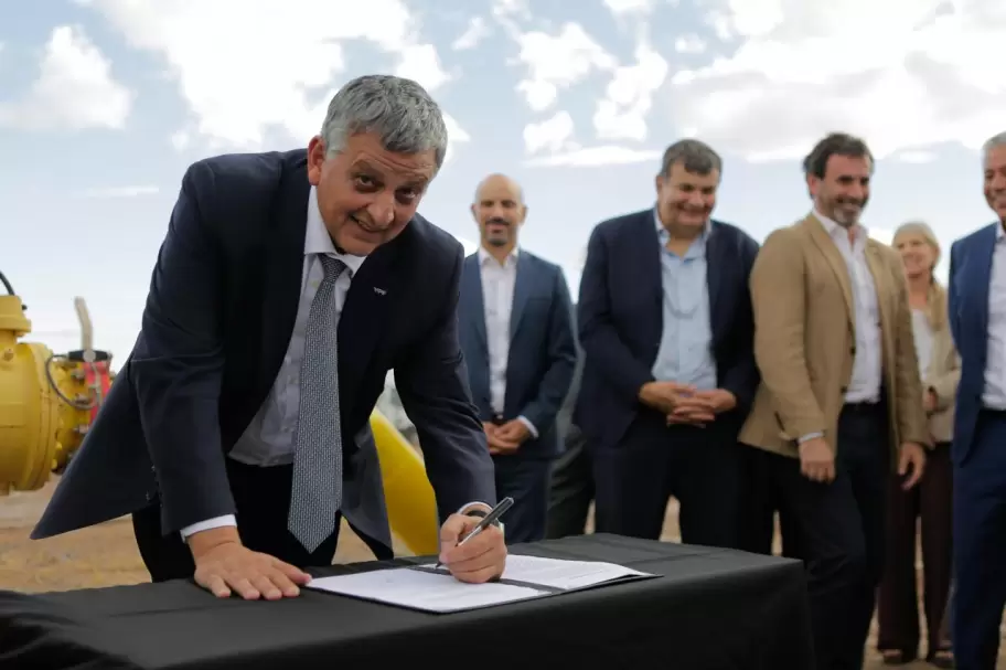 YPF termin� un gasoducto clave en A�elo