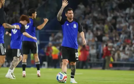 Lionel Messi en su vuelta a "La Bombonera".