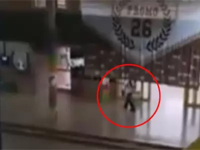 Las c�maras de seguridad captaron el momento en el que el alumno entra y dispara