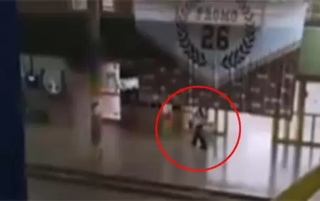 Las c�maras de seguridad captaron el momento en el que el alumno entra y dispara