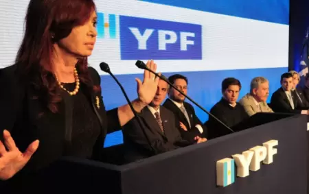 CFK y Axel Kicillof con YPF ya estatizada