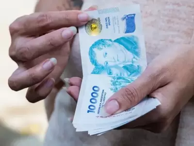 Salarios en ca�da libre y empleo en retroceso: el mercado laboral vuelve a niveles de crisis