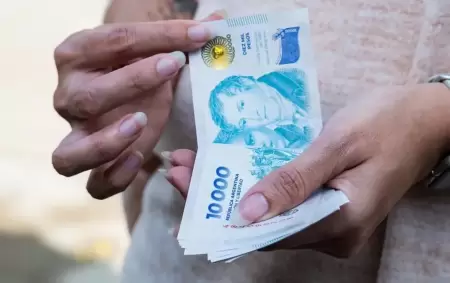 Salarios en ca�da libre y empleo en retroceso: el mercado laboral vuelve a niveles de crisis